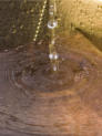 water opglasplaatje in de gootsteen
